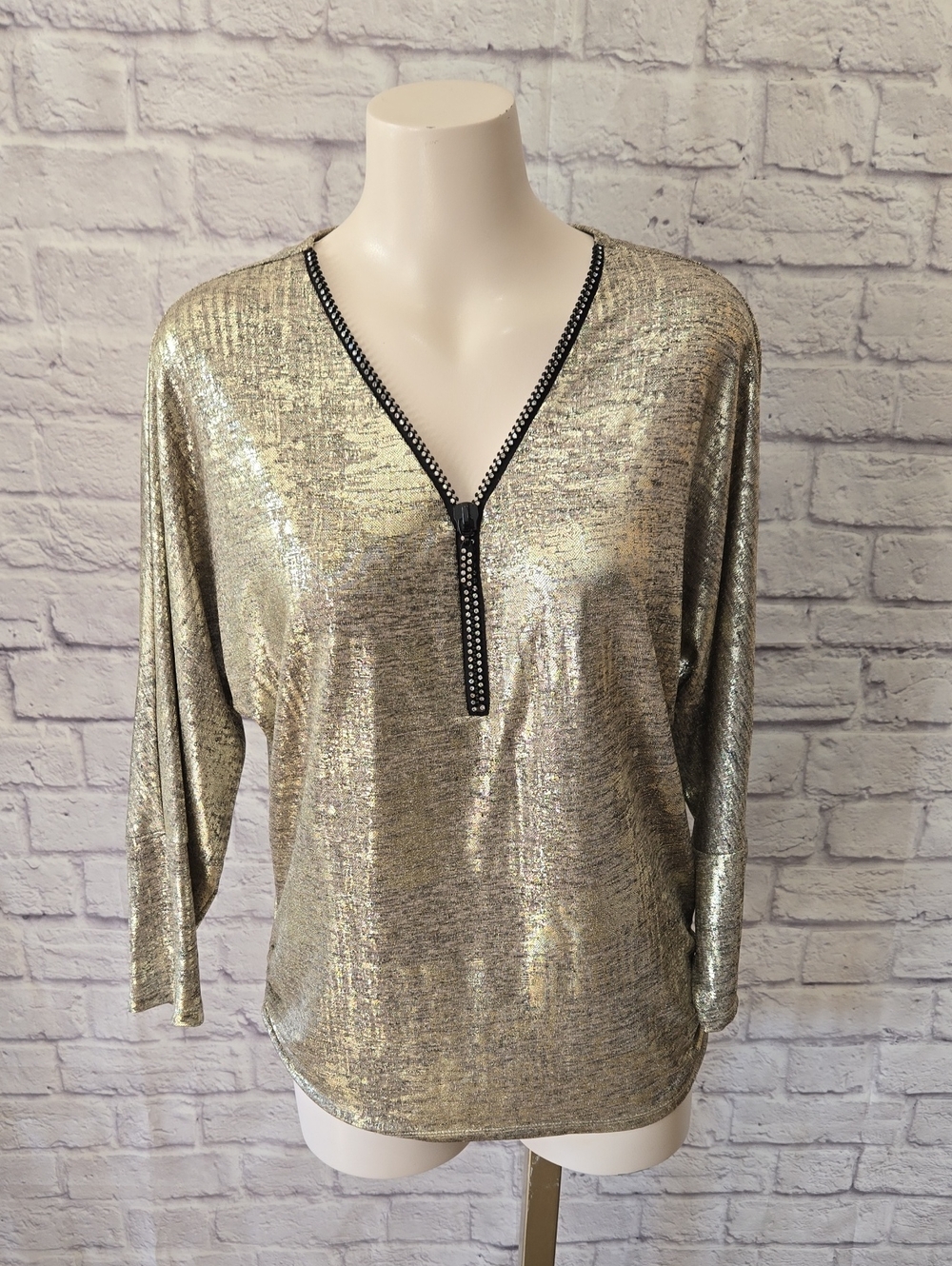 Frank Lyman Gold Metallic Rhinestone V-Neck Top – Size 14 ✨ - Picture 2 of 9